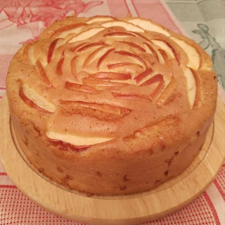 Яблочная шарлотка